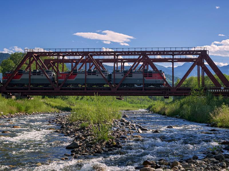 Руската транссибирска железница преминава през цели 3901 моста.