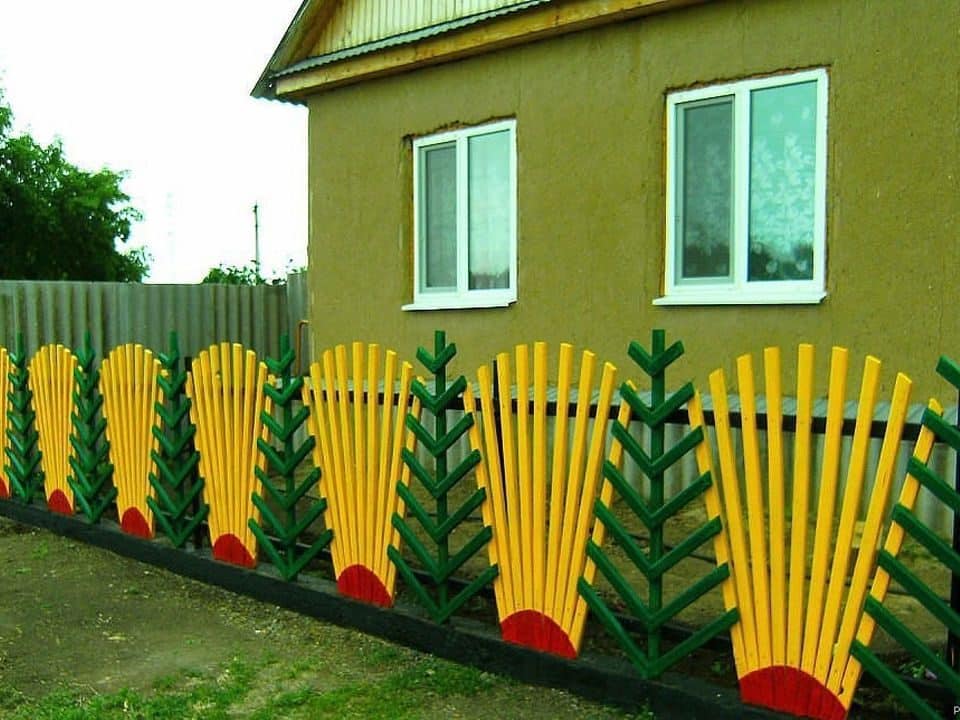 как да направим ограда в градината от дървени елхи