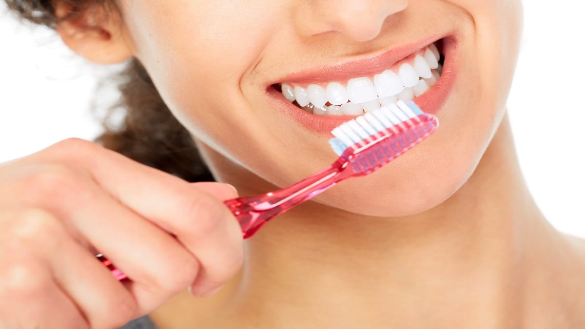 Как трябва да си мием зъбите – устната кухина е