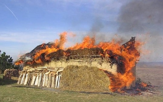Кукутени-Триполите умишлено изгаряли своите селища редовно